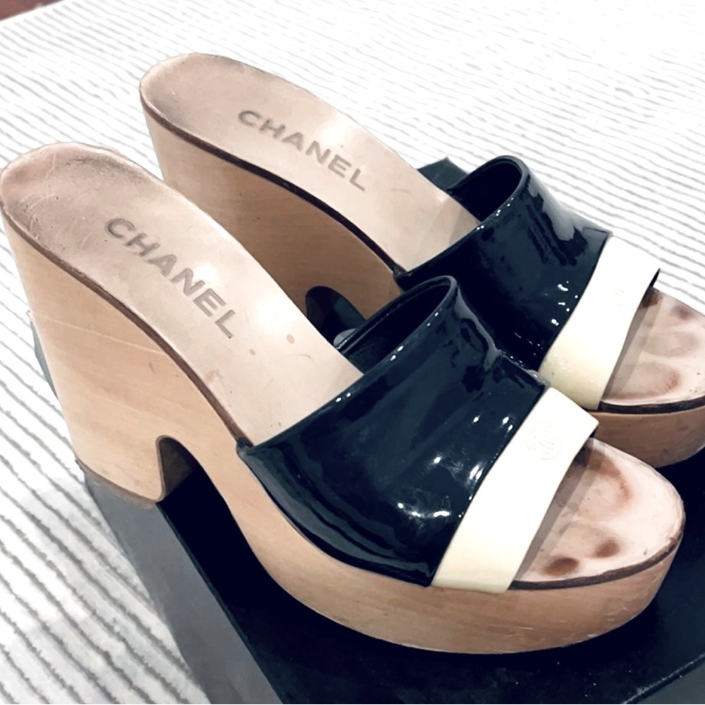 CHANEL wooden heel Sandal